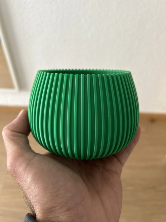 Modern ribbed plant pot/vase - series 4